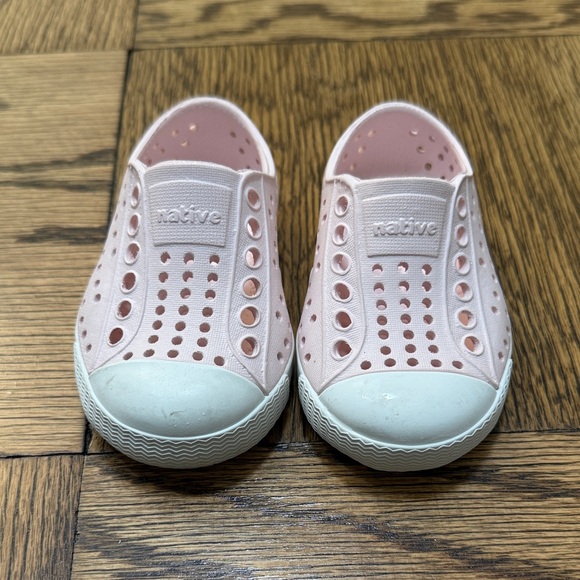 Native Kids Water Shoes - Soft Pink and White - Picture 1 of 4